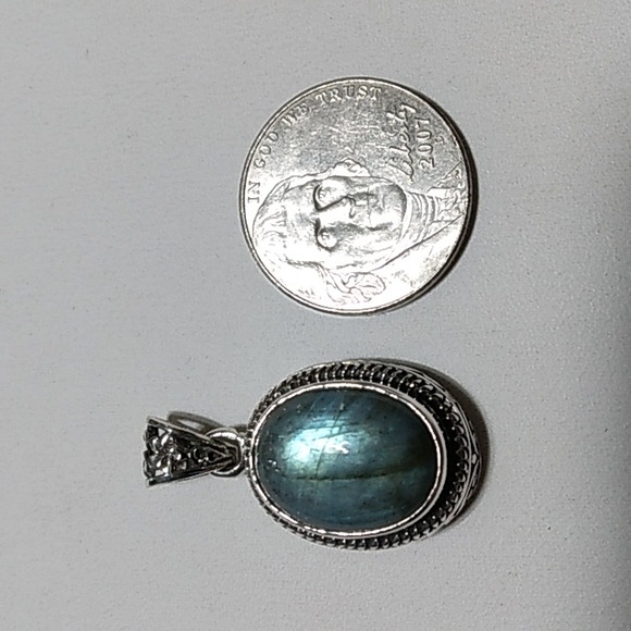 Labradorite Pendant - Picture 2 of 5